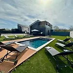 Villa Porta Iii - Privat Pool And Jacuzzi