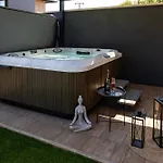 Porta Iii - Private Pool And Jacuzzi Villa