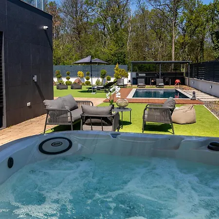 Porta Iii - Private Pool And Jacuzzi * Balatonalmádi