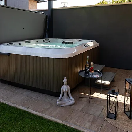 Porta Iii - Private Pool And Jacuzzi וילה