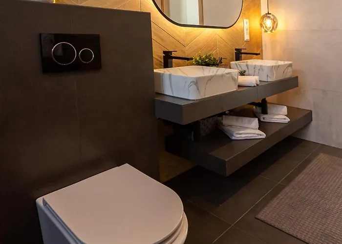 ヴィラ Porta Iii - Privat Pool And Jacuzzi Balatonalmádi